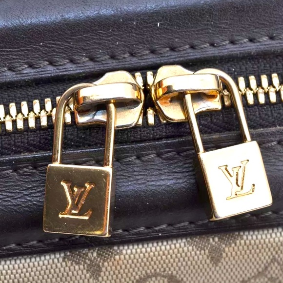 LV Monogram Josephine PM Shoulder Handbag - Picture 6 of 16